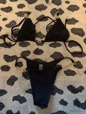 Black Women's Chain Accent Triangle Bikini Set